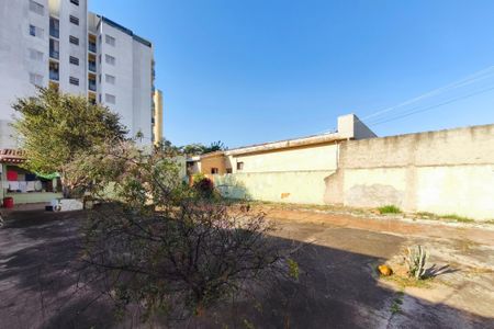 Casa à venda com 96m², 2 quartos e 10 vagas Casa à venda com 96m², 2 quartos e 10 vagasQuintal