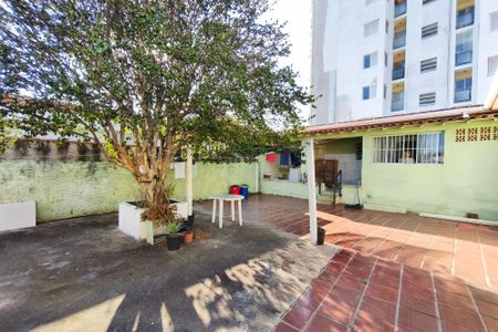 Casa à venda com 96m², 2 quartos e 10 vagas Casa à venda com 96m², 2 quartos e 10 vagasQuintal