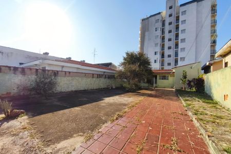 Casa à venda com 96m², 2 quartos e 10 vagas Casa à venda com 96m², 2 quartos e 10 vagasQuintal