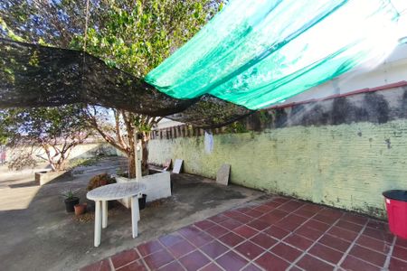 Casa à venda com 96m², 2 quartos e 10 vagas Casa à venda com 96m², 2 quartos e 10 vagasQuintal