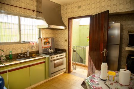 Casa à venda com 168m², 3 quartos e 2 vagas Casa à venda com 168m², 3 quartos e 2 vagasCozinha