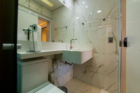 Apartamento à venda com 170m², 3 quartos e 2 vagas Apartamento à venda com 170m², 3 quartos e 2 vagasBanheiro da Suíte