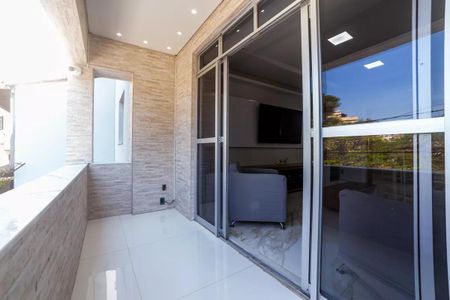 Apartamento à venda com 170m², 3 quartos e 2 vagas Apartamento à venda com 170m², 3 quartos e 2 vagasVaranda da Sala