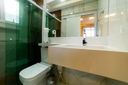 Apartamento à venda com 170m², 3 quartos e 2 vagas Apartamento à venda com 170m², 3 quartos e 2 vagasBanheiro da Suíte