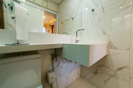 Apartamento à venda com 170m², 3 quartos e 2 vagas Apartamento à venda com 170m², 3 quartos e 2 vagasBanheiro da Suíte