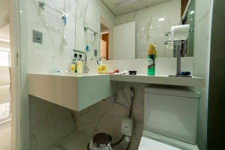 Apartamento à venda com 170m², 3 quartos e 2 vagas Apartamento à venda com 170m², 3 quartos e 2 vagasBanheiro Social