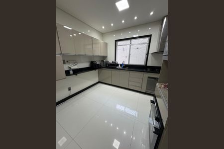 Apartamento à venda com 170m², 3 quartos e 2 vagas Apartamento à venda com 170m², 3 quartos e 2 vagasCozinha