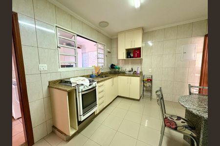 Casa à venda com 266m², 3 quartos e 3 vagas Casa à venda com 266m², 3 quartos e 3 vagasCozinha