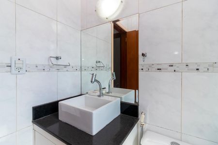 Casa à venda com 160m², 2 quartos e 4 vagas Casa à venda com 160m², 2 quartos e 4 vagasBanheiro Social
