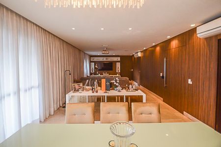 Apartamento para alugar com 180m², 3 quartos e 3 vagas Apartamento para alugar com 180m², 3 quartos e 3 vagasSala