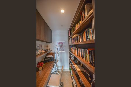 Apartamento para alugar com 180m², 3 quartos e 3 vagas Apartamento para alugar com 180m², 3 quartos e 3 vagasEscritório