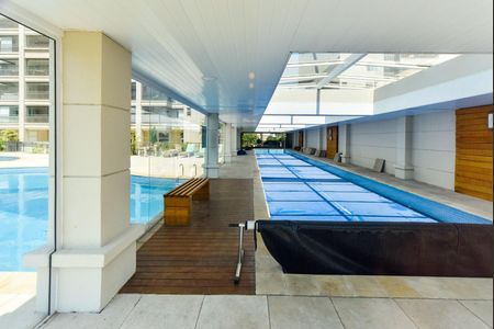 Apartamento para alugar com 180m², 3 quartos e 3 vagas Apartamento para alugar com 180m², 3 quartos e 3 vagasÁrea comum - Piscina