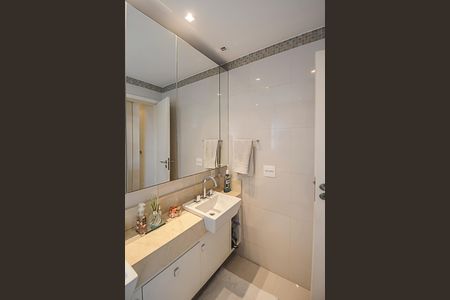 Apartamento para alugar com 180m², 3 quartos e 3 vagas Apartamento para alugar com 180m², 3 quartos e 3 vagasBanheiro da Suíte