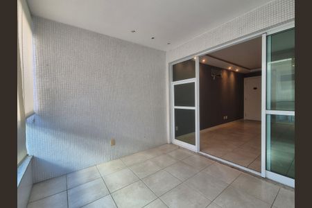 Apartamento à venda com 82m², 3 quartos e 2 vagasVaranda