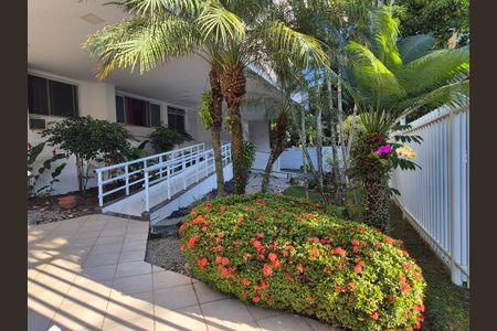 Apartamento à venda com 82m², 3 quartos e 2 vagasEntrada