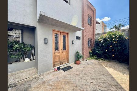 Casa à venda com 265m², 3 quartos e 2 vagas Casa à venda com 265m², 3 quartos e 2 vagasGaragem