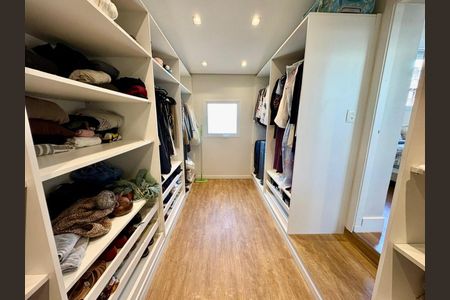 Casa à venda com 265m², 3 quartos e 2 vagas Casa à venda com 265m², 3 quartos e 2 vagasCloset