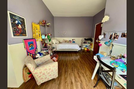 Casa à venda com 265m², 3 quartos e 2 vagas Casa à venda com 265m², 3 quartos e 2 vagasQuarto