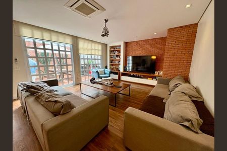 Casa à venda com 265m², 3 quartos e 2 vagas Casa à venda com 265m², 3 quartos e 2 vagasSala de TV