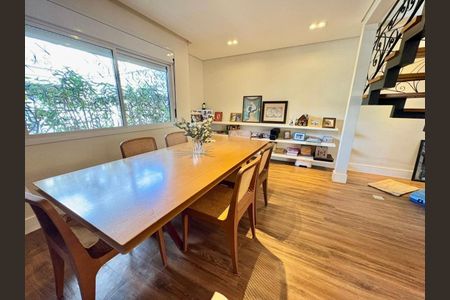 Casa à venda com 265m², 3 quartos e 2 vagas Casa à venda com 265m², 3 quartos e 2 vagasEscritório