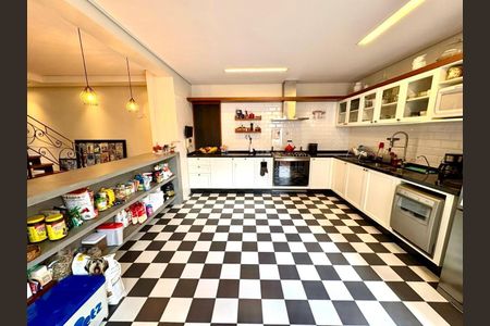 Casa à venda com 265m², 3 quartos e 2 vagas Casa à venda com 265m², 3 quartos e 2 vagasCozinha