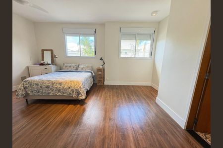 Casa à venda com 265m², 3 quartos e 2 vagas Casa à venda com 265m², 3 quartos e 2 vagasQuarto