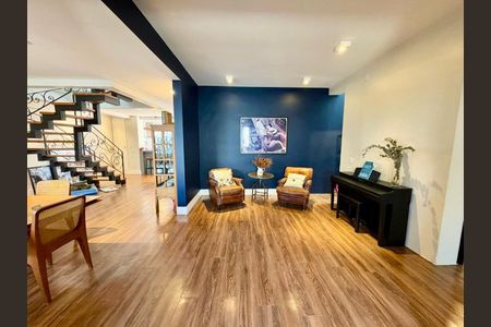 Casa à venda com 265m², 3 quartos e 2 vagas Casa à venda com 265m², 3 quartos e 2 vagasSala