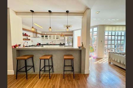 Casa à venda com 265m², 3 quartos e 2 vagas Casa à venda com 265m², 3 quartos e 2 vagasCozinha