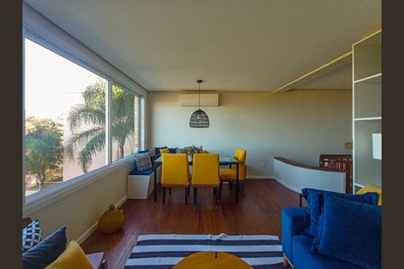 Casa de condomínio à venda com 196m², 3 quartos e 2 vagas Casa de condomínio à venda com 196m², 3 quartos e 2 vagasSala