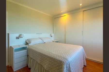 Casa de condomínio à venda com 196m², 3 quartos e 2 vagas Casa de condomínio à venda com 196m², 3 quartos e 2 vagasSuíte