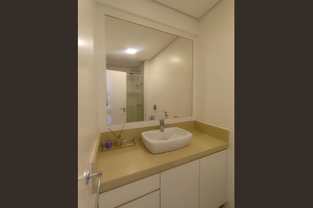 Casa de condomínio à venda com 196m², 3 quartos e 2 vagas Casa de condomínio à venda com 196m², 3 quartos e 2 vagasBanheiro Social