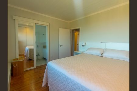 Casa de condomínio à venda com 196m², 3 quartos e 2 vagas Casa de condomínio à venda com 196m², 3 quartos e 2 vagasSuíte