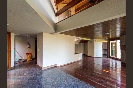 Casa de condomínio à venda com 196m², 3 quartos e 2 vagas Casa de condomínio à venda com 196m², 3 quartos e 2 vagasHall de Entrada