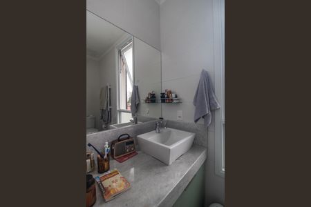 Casa de condomínio à venda com 210m², 3 quartos e 2 vagas Casa de condomínio à venda com 210m², 3 quartos e 2 vagasBanheiro da Suíte