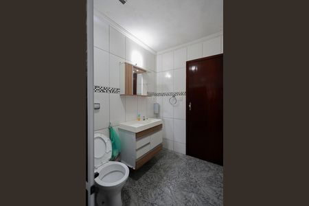 Casa à venda com 132m², 3 quartos e 2 vagasBanheiro social