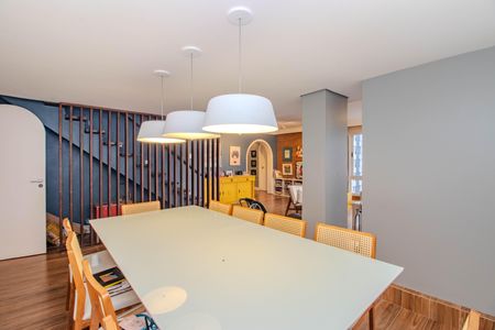 Apartamento à venda com 260m², 3 quartos e 2 vagas Apartamento à venda com 260m², 3 quartos e 2 vagasSala