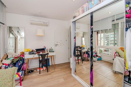 Apartamento à venda com 260m², 3 quartos e 2 vagas Apartamento à venda com 260m², 3 quartos e 2 vagasQuarto 2