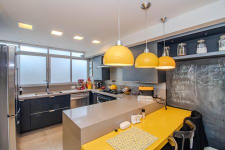 Apartamento à venda com 260m², 3 quartos e 2 vagas Apartamento à venda com 260m², 3 quartos e 2 vagasCozinha