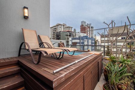 Apartamento à venda com 260m², 3 quartos e 2 vagas Apartamento à venda com 260m², 3 quartos e 2 vagasVaranda da Cobertura