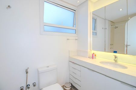 Apartamento à venda com 260m², 3 quartos e 2 vagas Apartamento à venda com 260m², 3 quartos e 2 vagasBanheiro Social