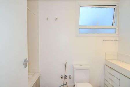 Apartamento à venda com 260m², 3 quartos e 2 vagas Apartamento à venda com 260m², 3 quartos e 2 vagasBanheiro Social