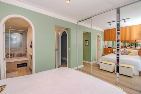 Apartamento à venda com 260m², 3 quartos e 2 vagas Apartamento à venda com 260m², 3 quartos e 2 vagasSuíte