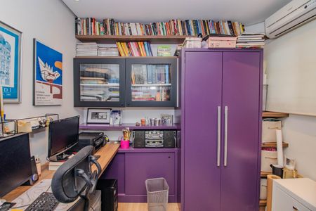 Apartamento à venda com 260m², 3 quartos e 2 vagas Apartamento à venda com 260m², 3 quartos e 2 vagasEscritório