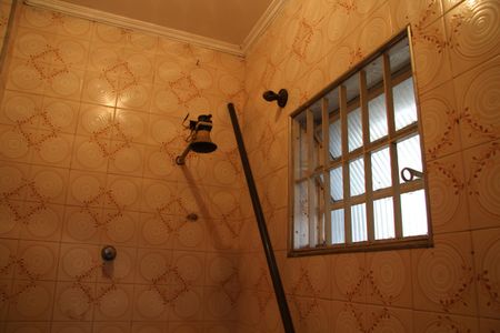 Casa à venda com 585m², 5 quartos e 6 vagasBanheiro Social