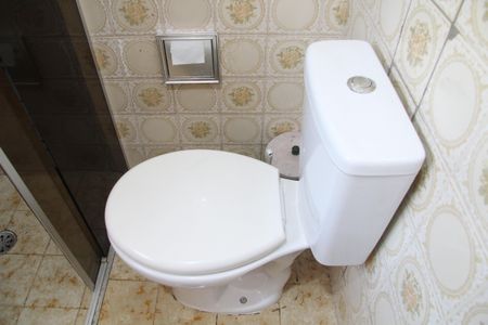 Casa à venda com 585m², 5 quartos e 6 vagasBanheiro da Suíte 2