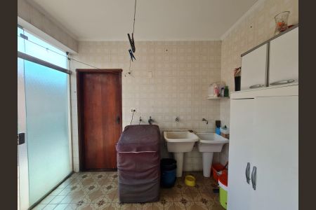 Casa à venda com 585m², 5 quartos e 6 vagasÁrea de Serviço