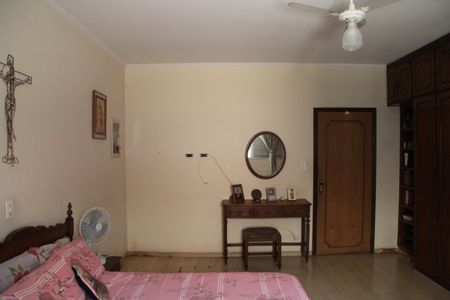 Casa à venda com 585m², 5 quartos e 6 vagasSuíte 1