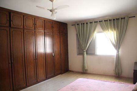 Casa à venda com 585m², 5 quartos e 6 vagasSuíte 1