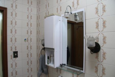 Casa à venda com 585m², 5 quartos e 6 vagasBanheiro Social