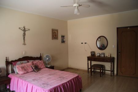 Casa à venda com 585m², 5 quartos e 6 vagasSuíte 1